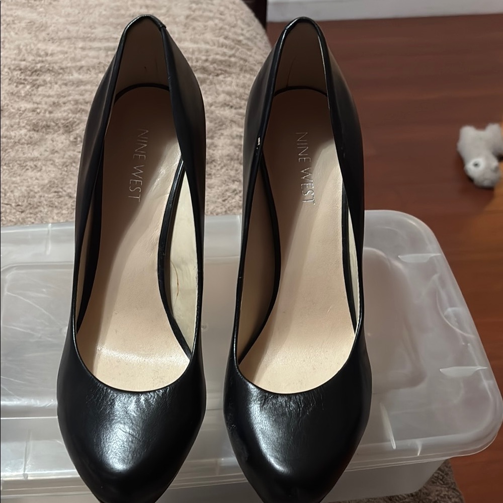 Nine West Black Heeled Shoes Elegant Design